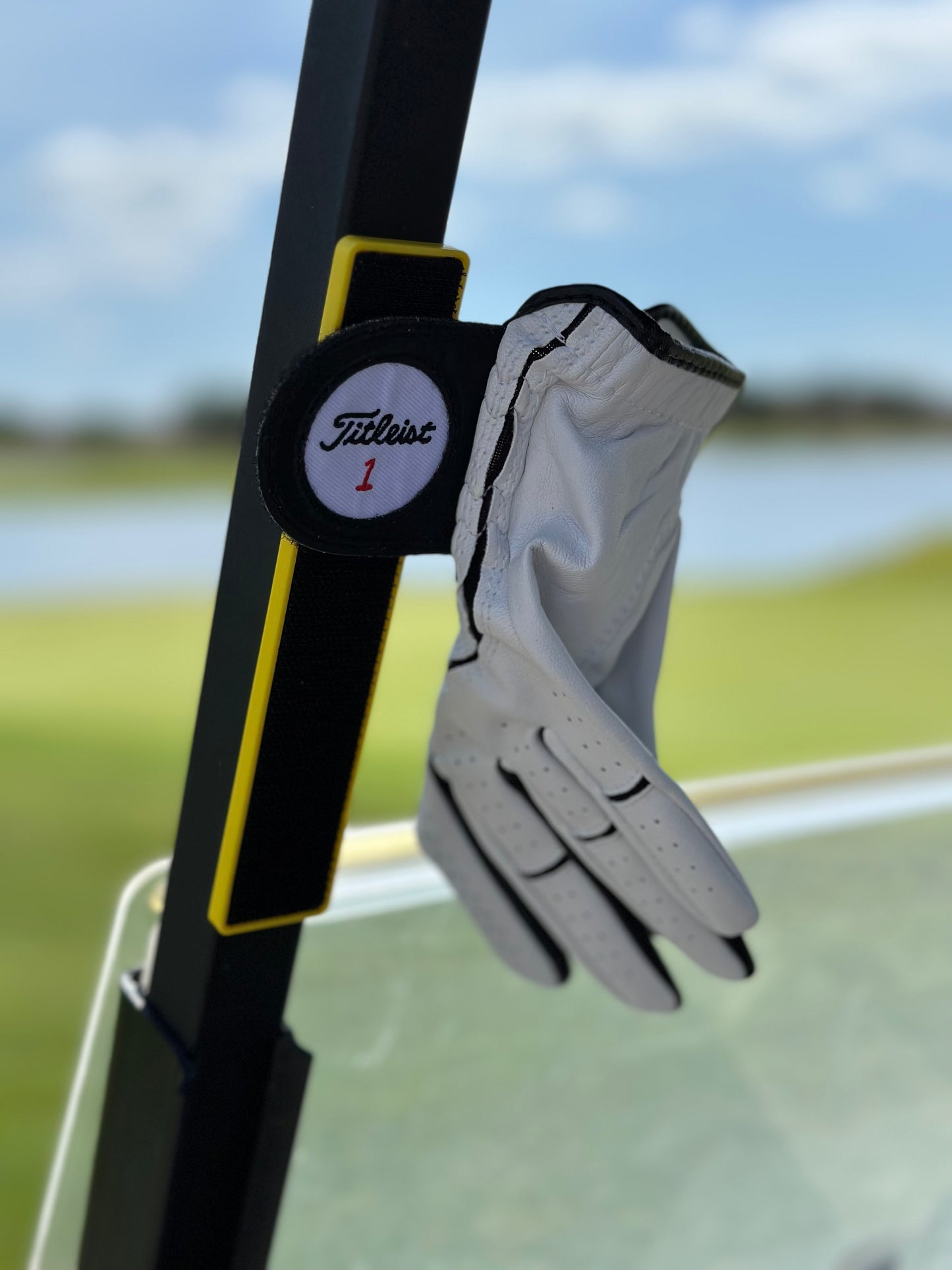 PORTABLE MAGNETIC GLOVE HOLDER FOR GOLF CARTS (glove not included)
