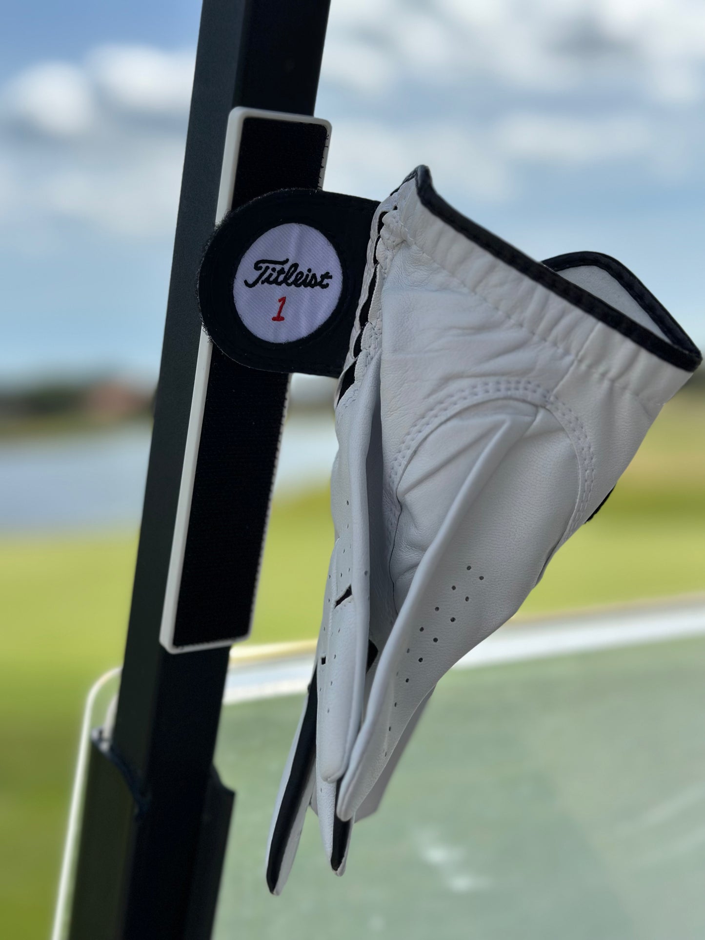 PORTABLE MAGNETIC GLOVE HOLDER FOR GOLF CARTS (glove not included)