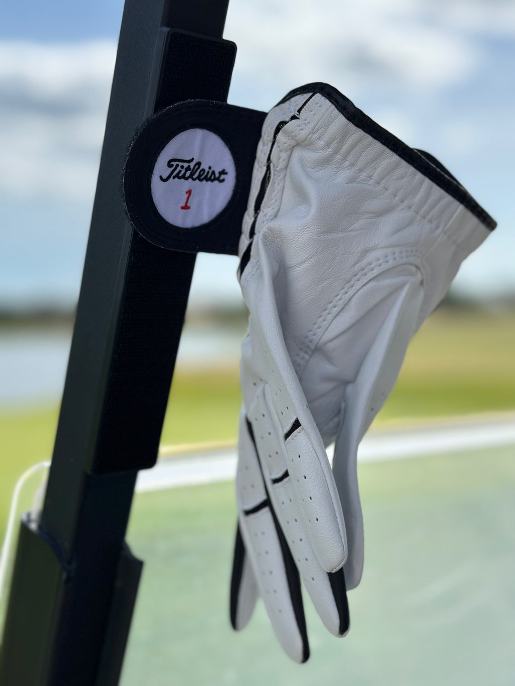 THE SMILEY PORTABLE MAGNETIC GLOVE HOLDER FOR GOLF CARTS (glove not included)